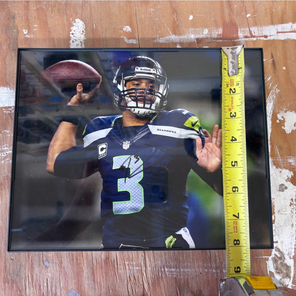 Autographed Russell Wilson Seattle Seahawks Framed Photo - Picture 5 of 5